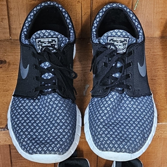 Nike Men's Running Shoes - Picture 2 of 3